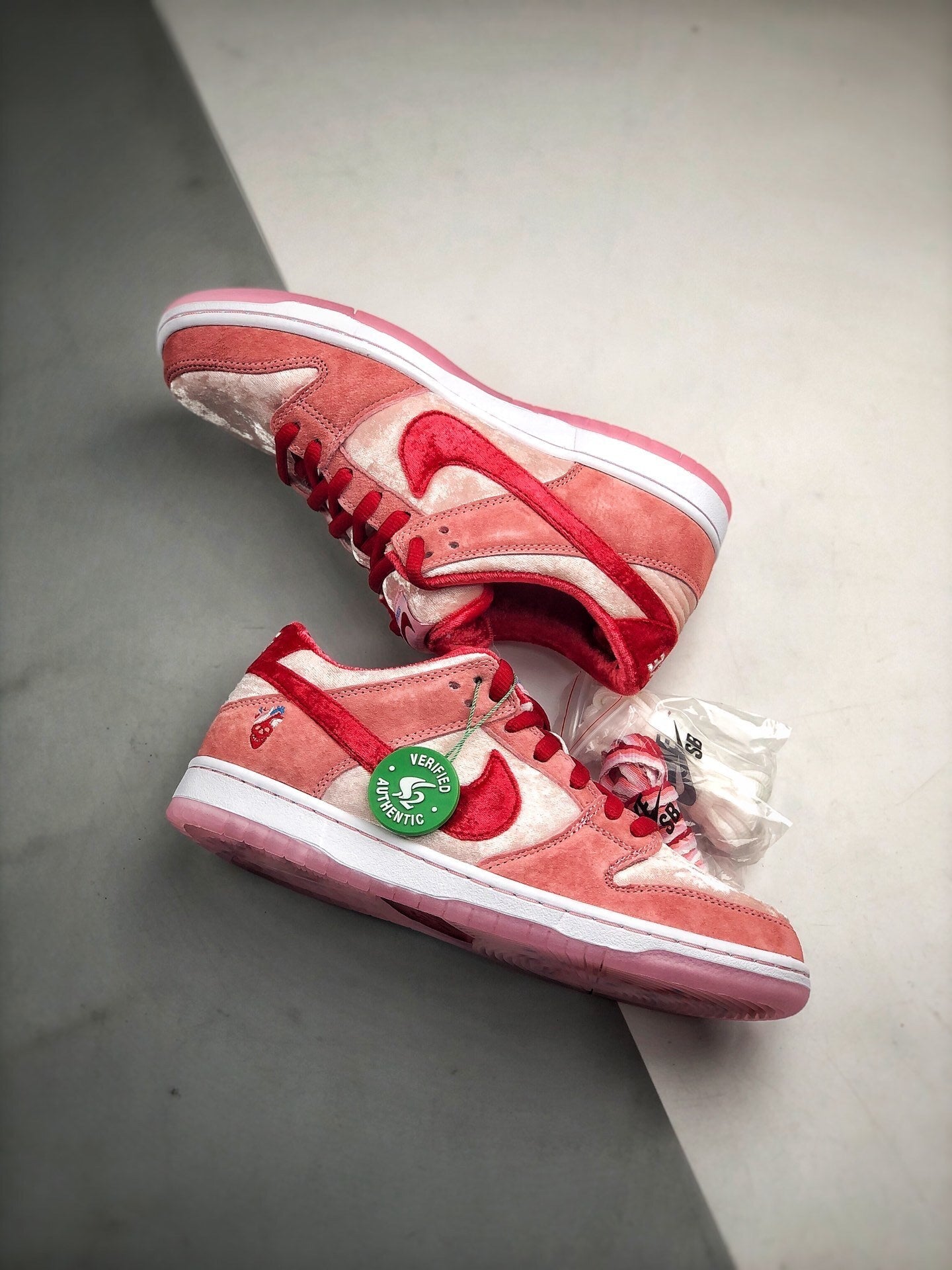 Nike SB Dunk Strange Love