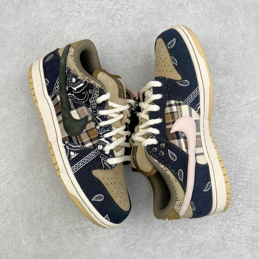 Nike SB Dunk x Travis Scott