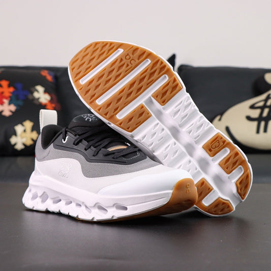 Cloudsurfer black and white