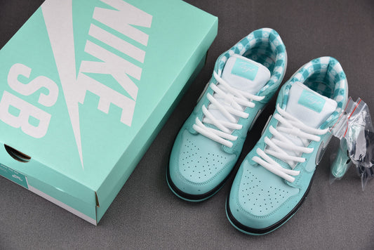 Nike SB Dunk Tiffany Lobster