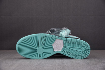 Nike SB Dunk Tiffany Lobster