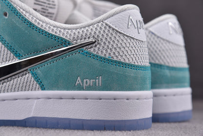 Nike SB Dunk April