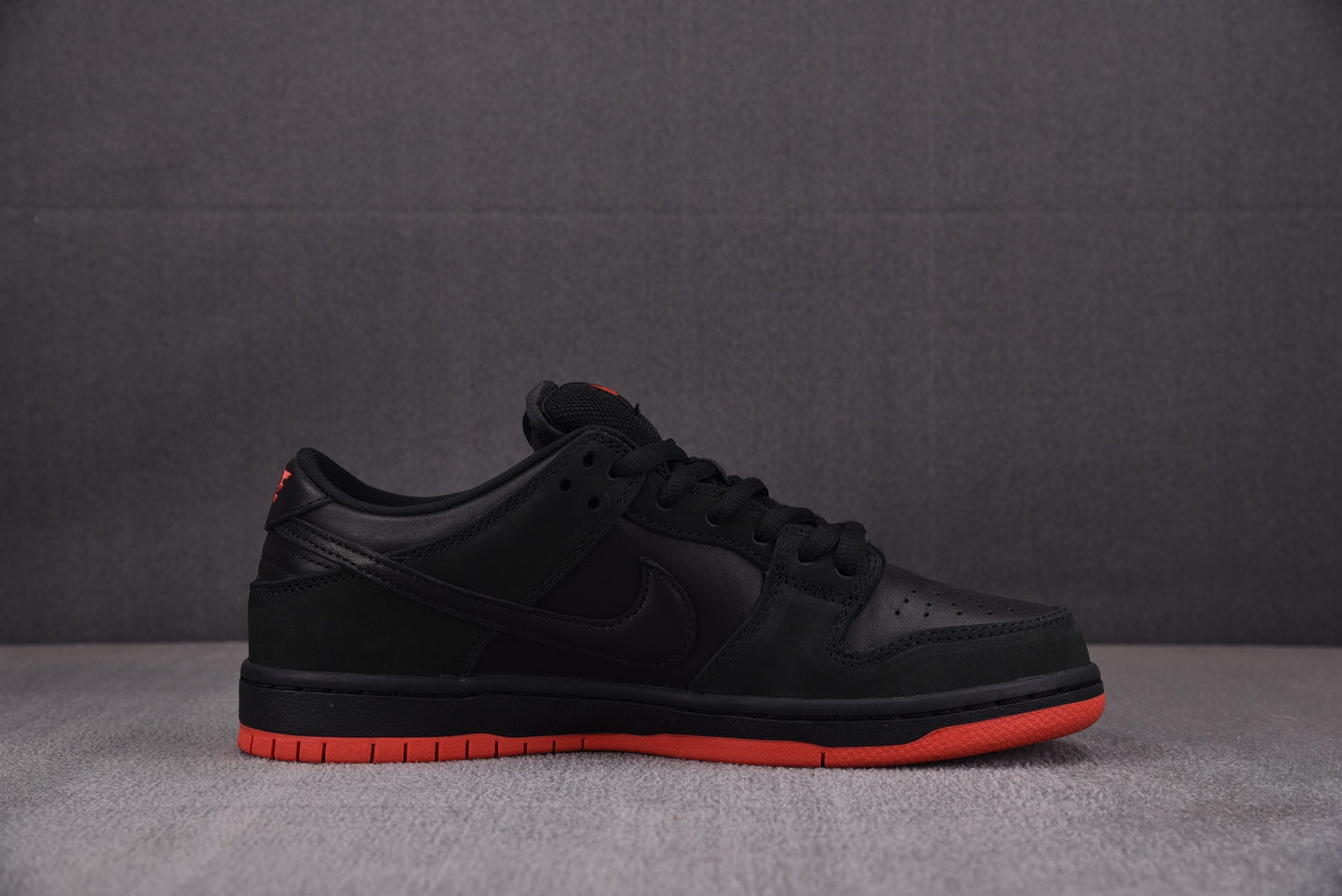 Nike SB Dunk Black Pigeon