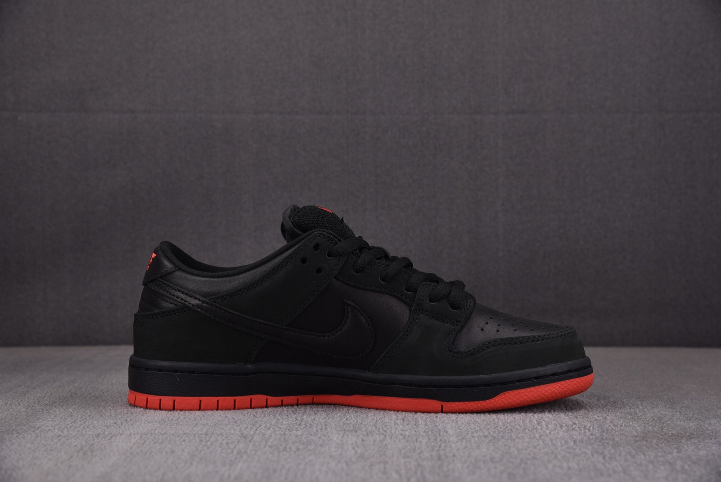 Nike SB Dunk Black Pigeon