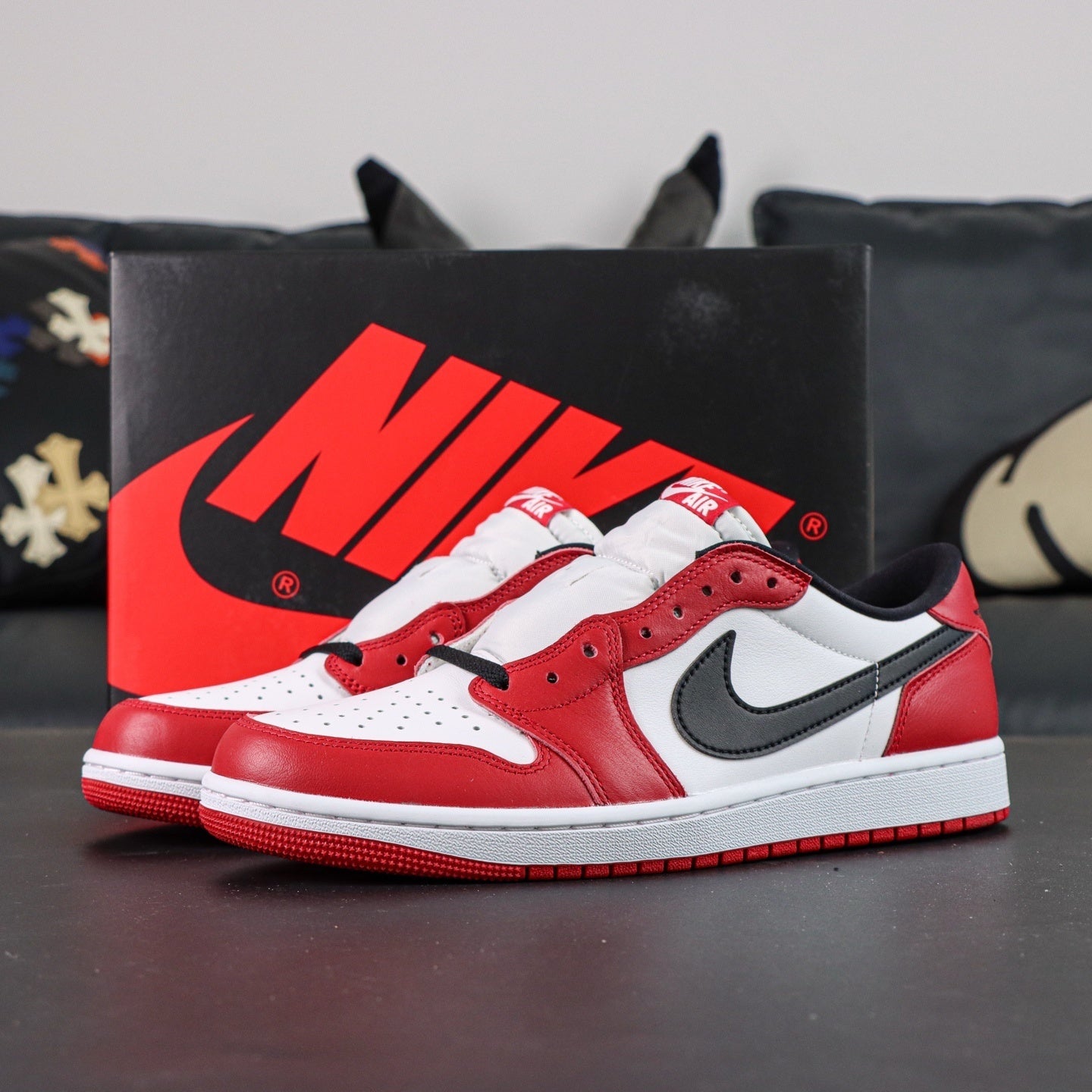 Air Jordan 1 Retro Low OG Chicago