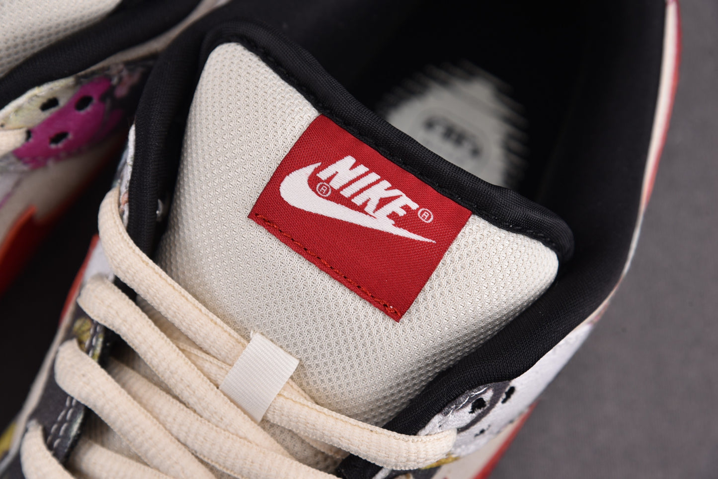 Nike SB Dunk SE Paris