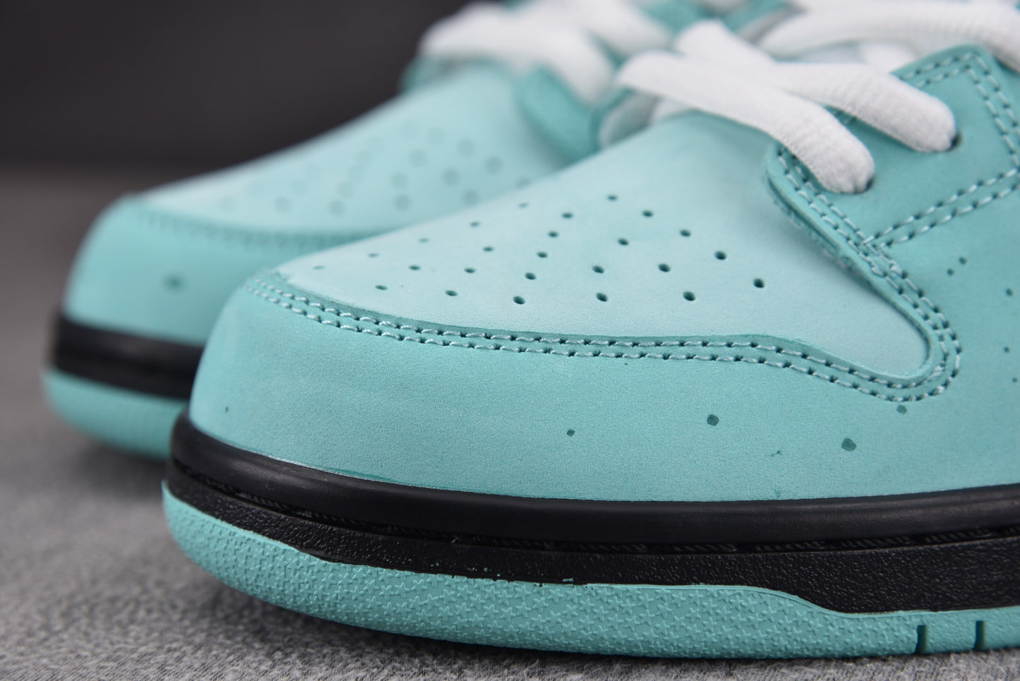 Nike SB Dunk Tiffany Lobster