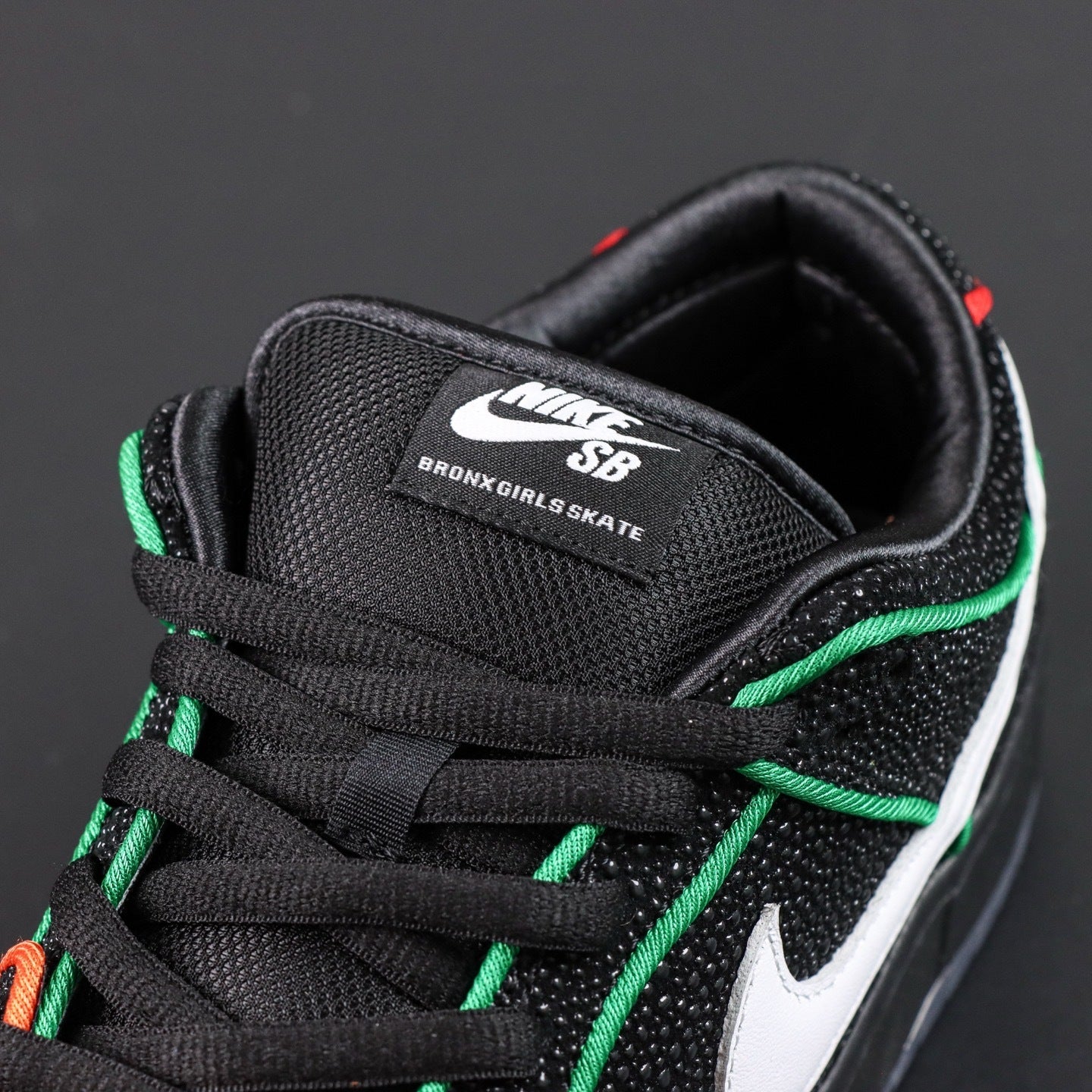 Nike SB Dunk Bronx Skate Girls