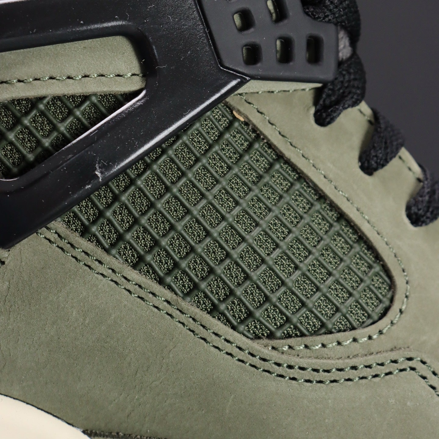 Air Jordan 4 x Undefeated [2025]