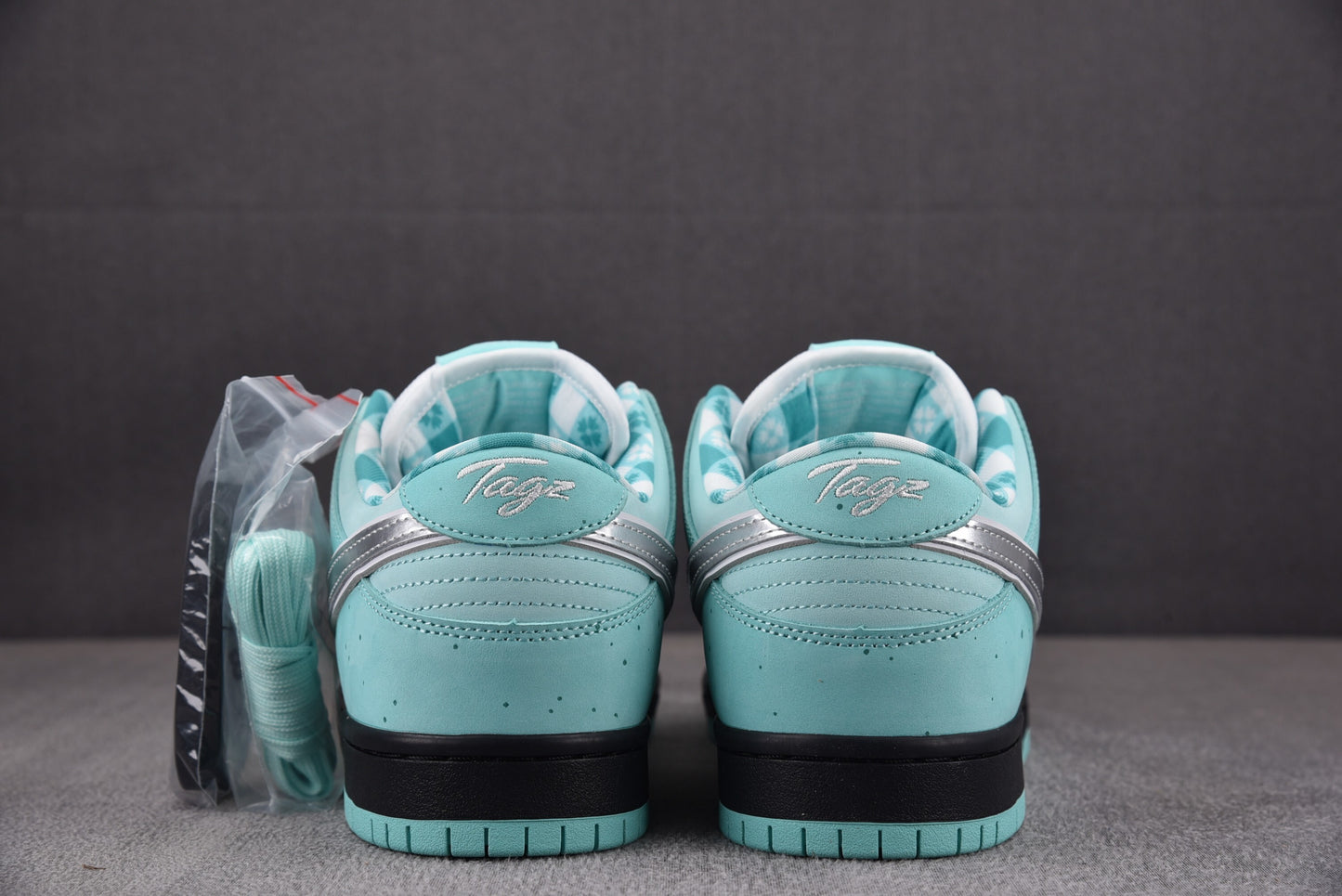 Nike SB Dunk Tiffany Lobster
