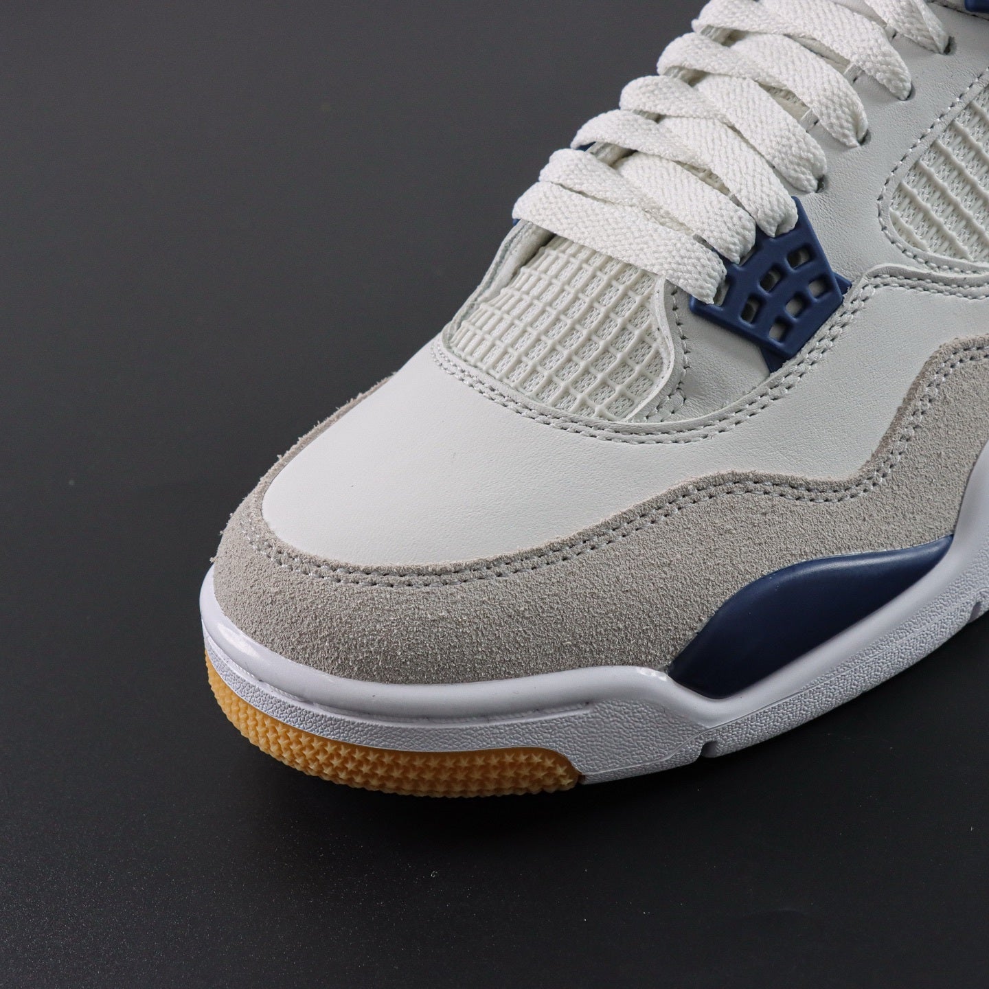 Air Jordan 4 x Nike SB Varsity Red