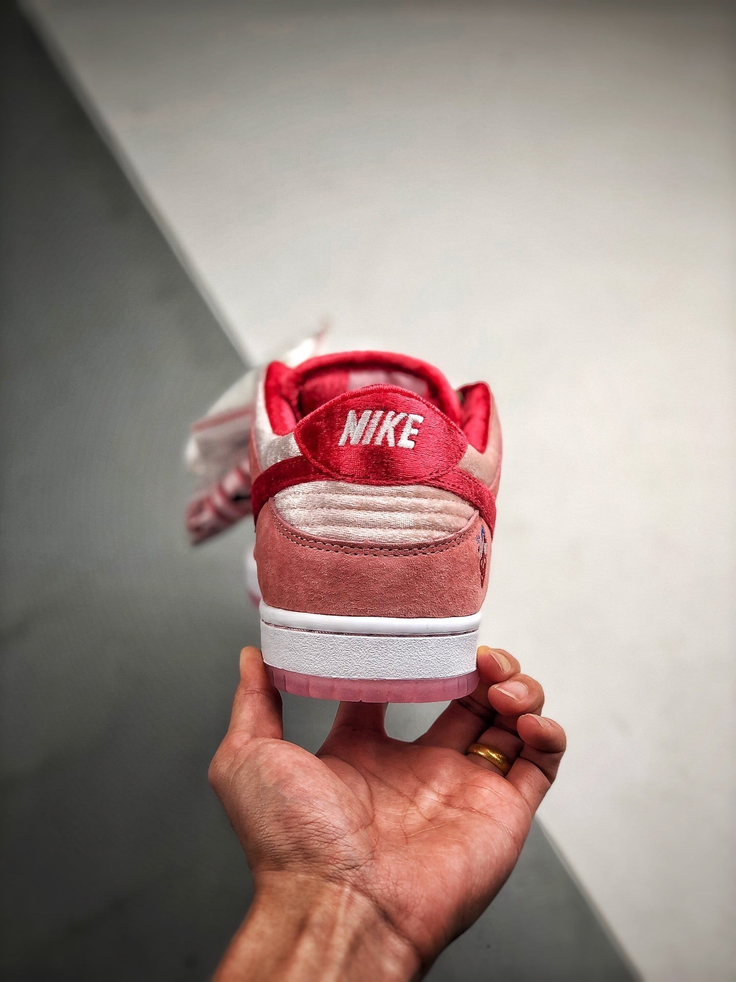 Nike SB Dunk Strange Love