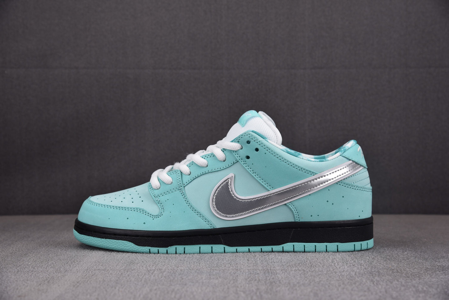 Nike SB Dunk Tiffany Lobster