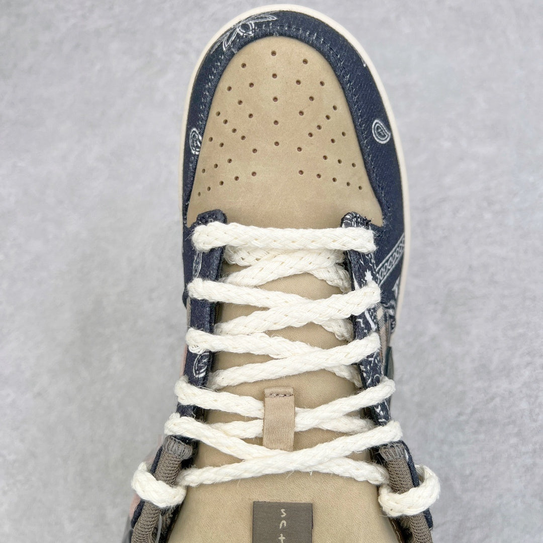 Nike SB Dunk x Travis Scott