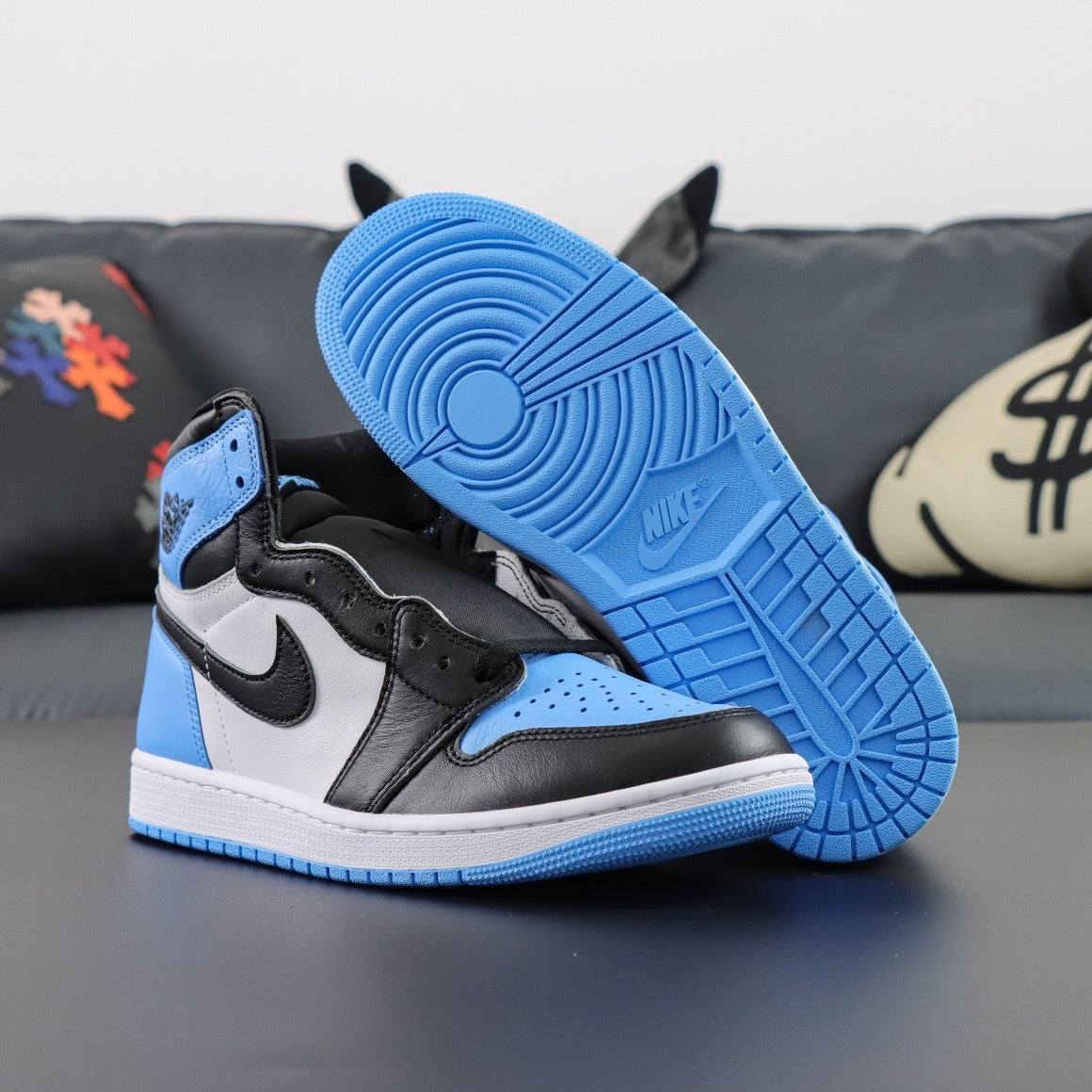 Air Jordan 1 Retro OG High UNC Black Toe