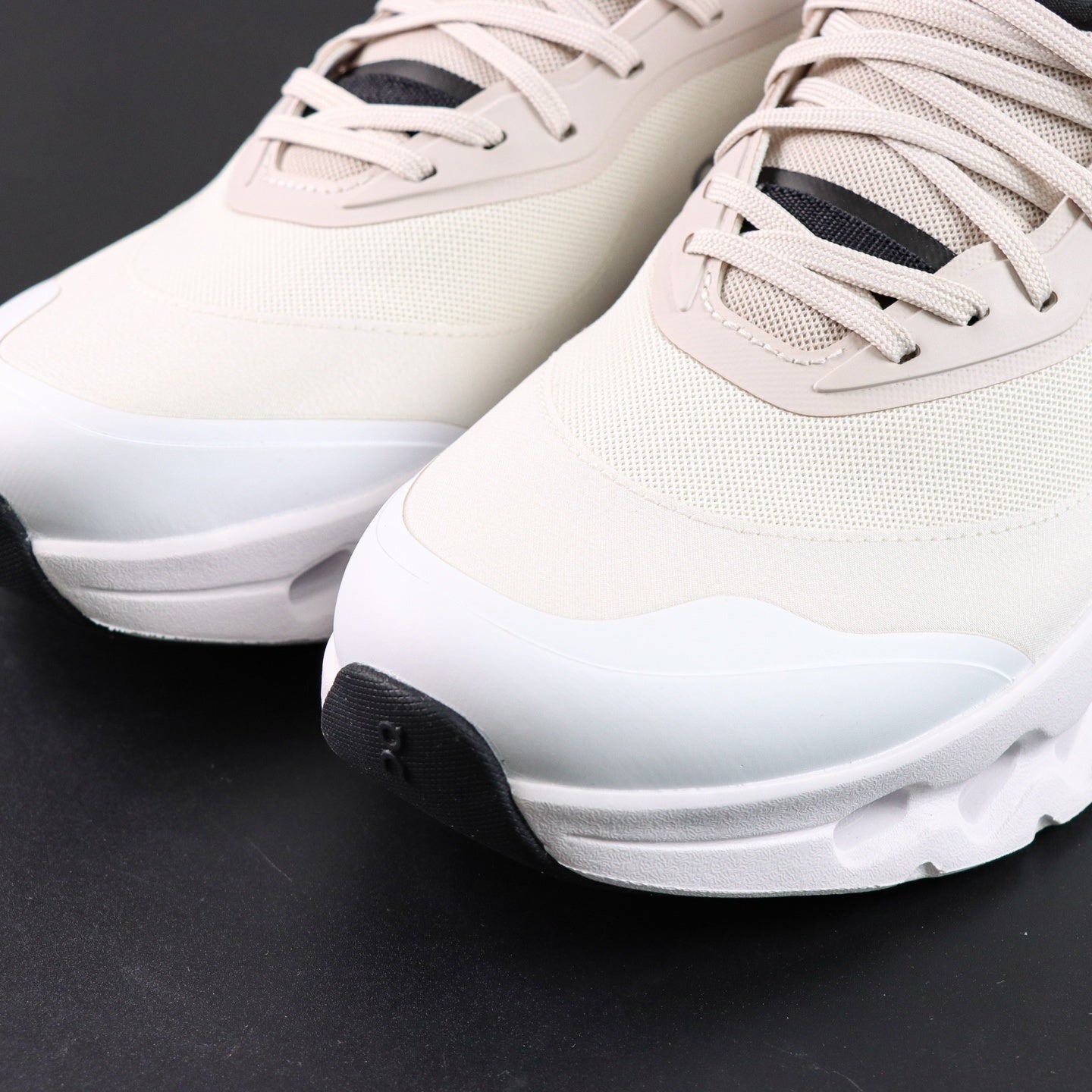 Cloudsurfer white and black