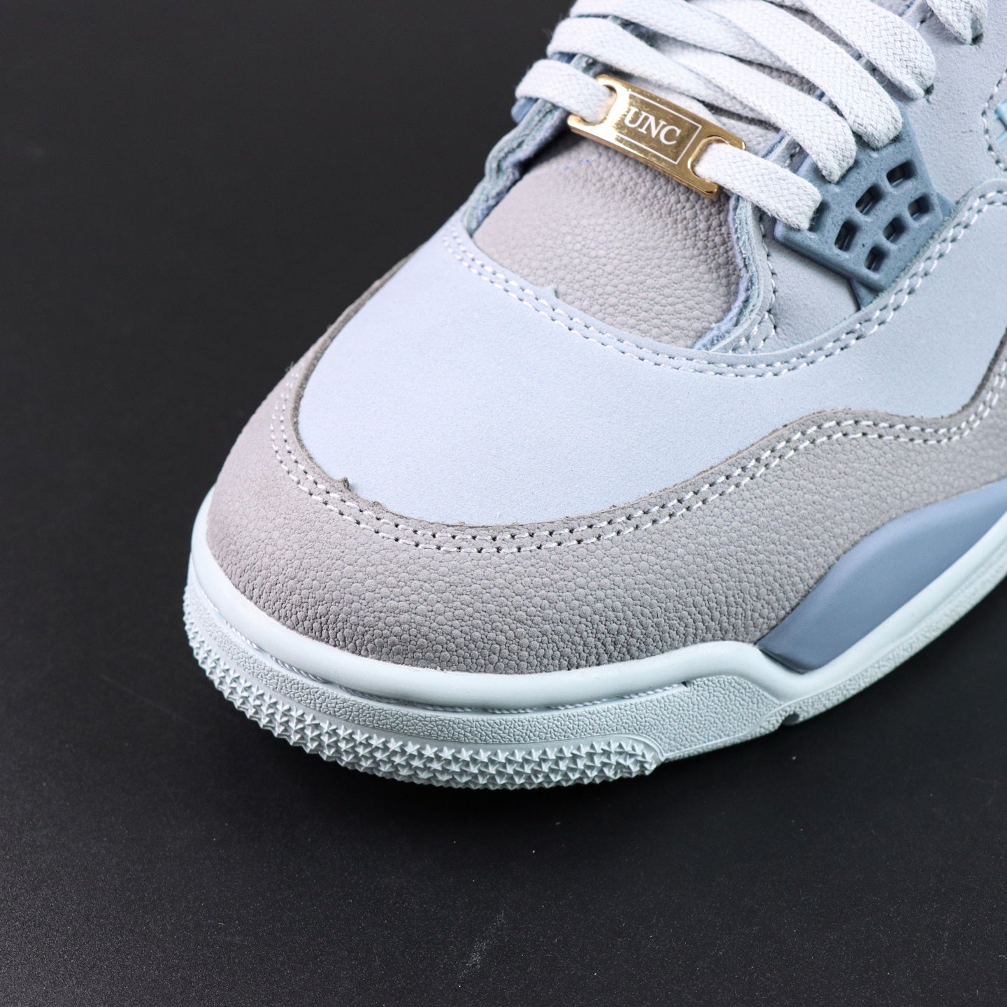 Air Jordan 4 Retro OG UNC Tar Heel PE