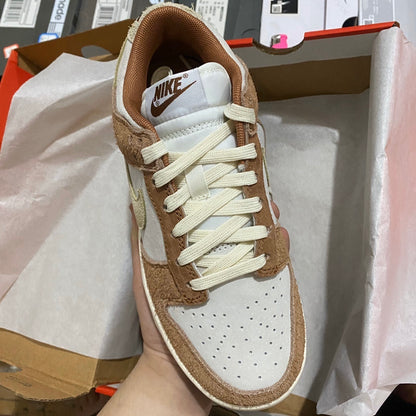 Nike Dunk Medium Curry