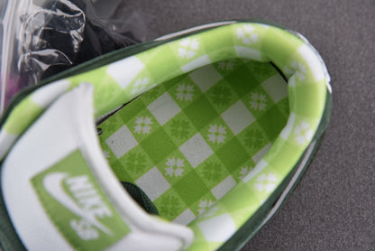 Nike SB Dunk Green Lobsters