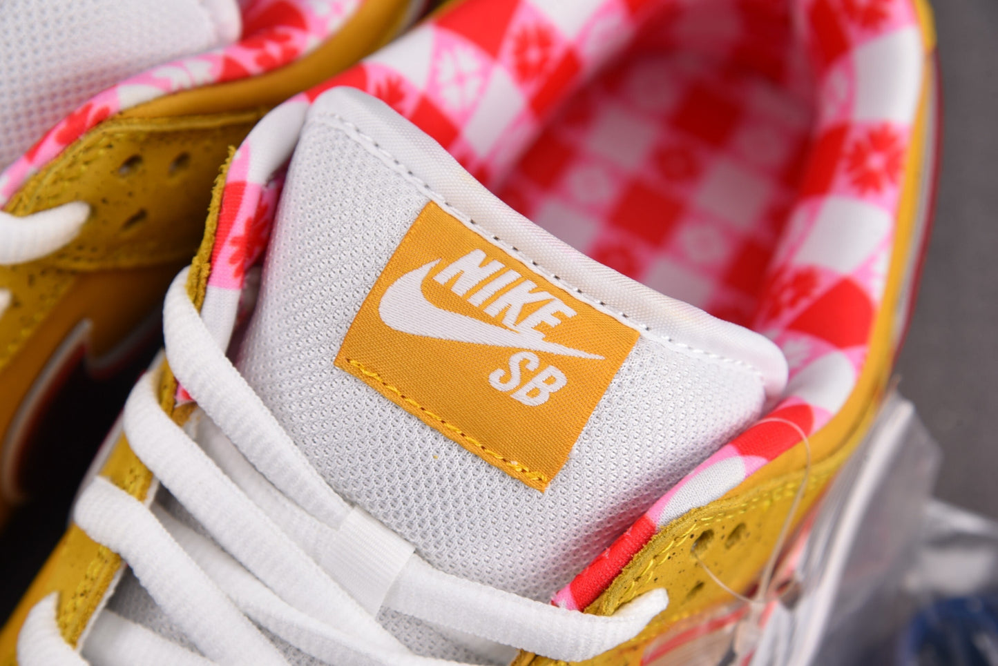Nike SB Dunk Yellow Lobster