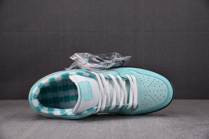 Nike SB Dunk Tiffany Lobster