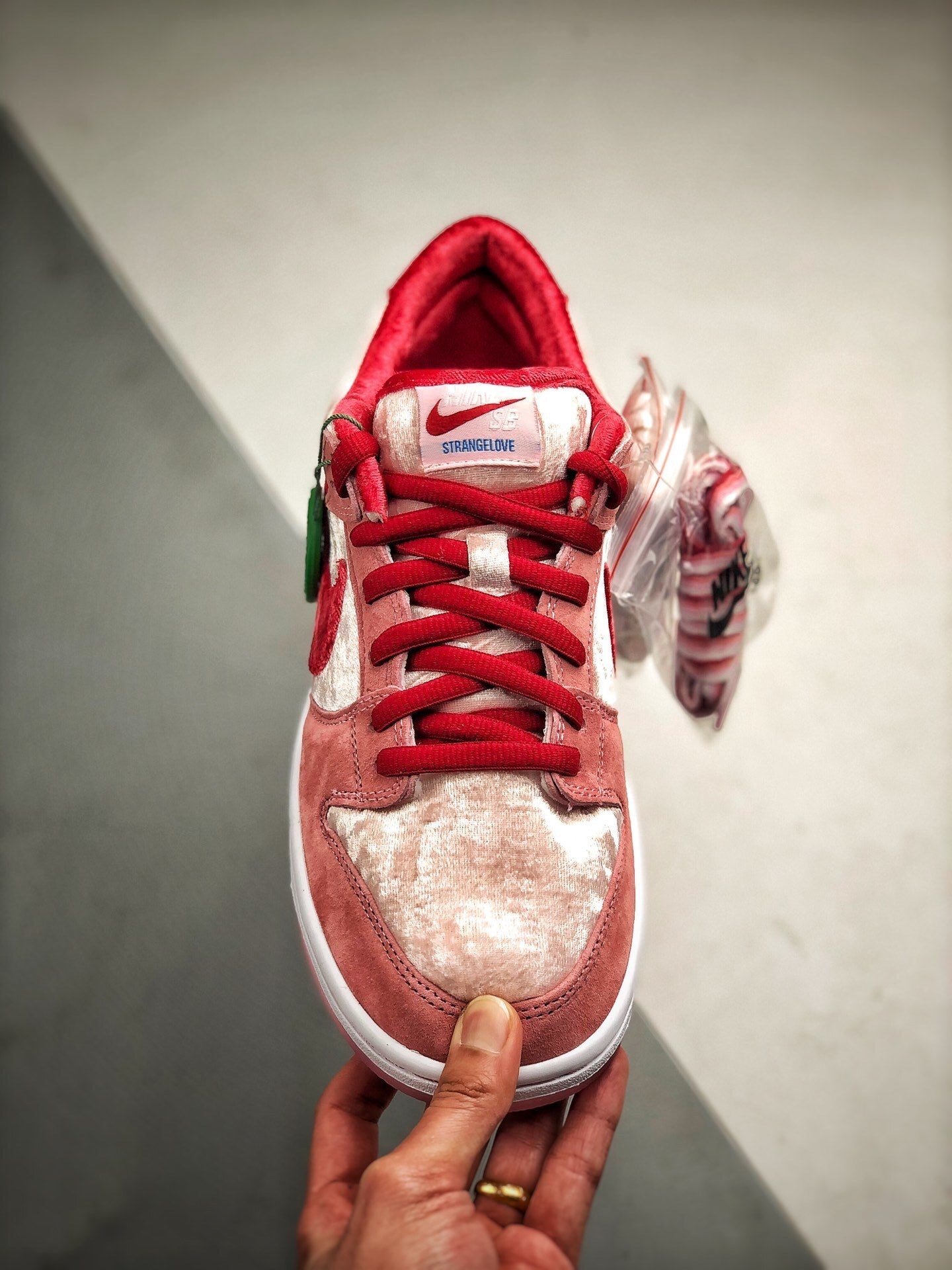 Nike SB Dunk Strange Love