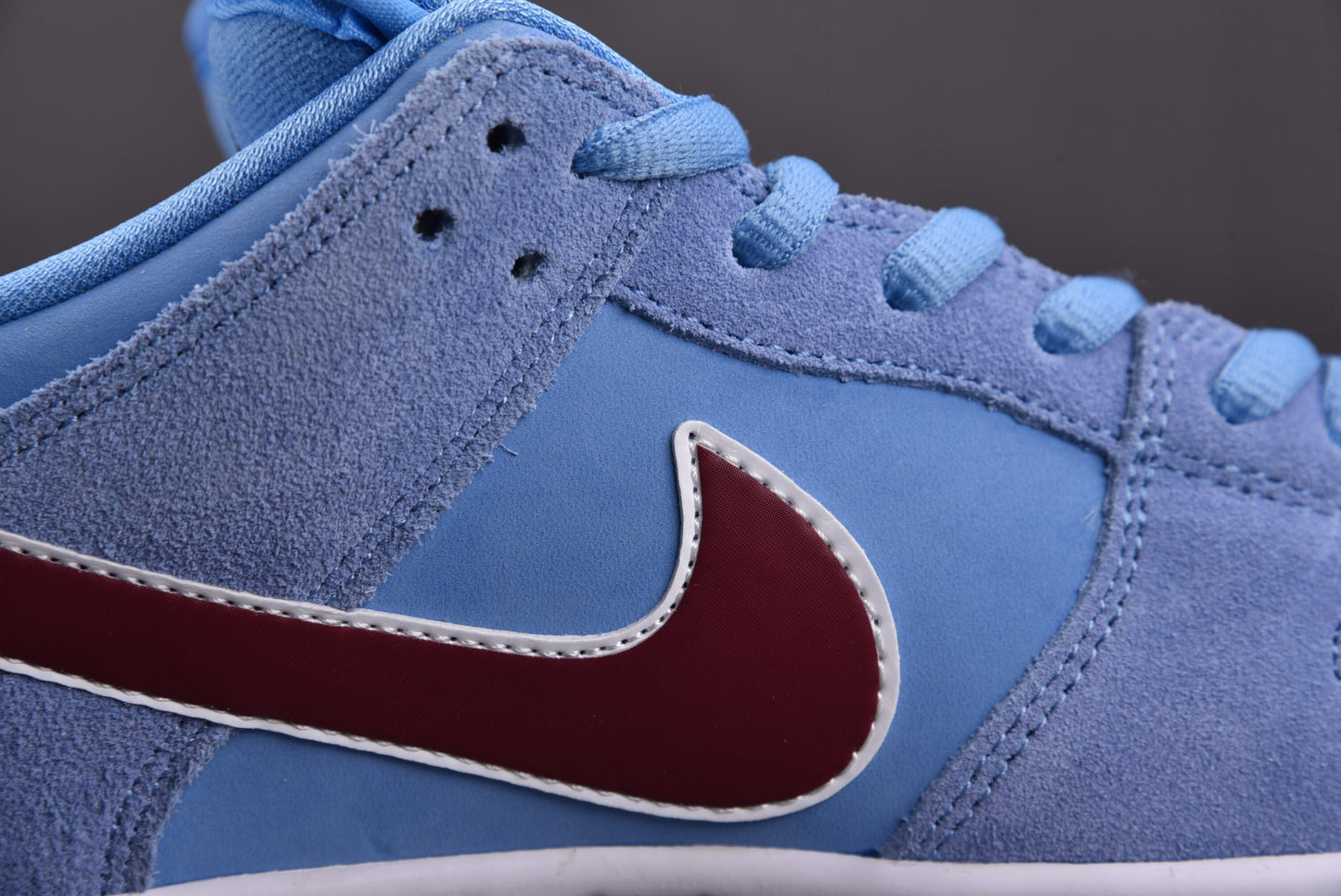 Nike SB Dunk Low Philadelphia Phillies