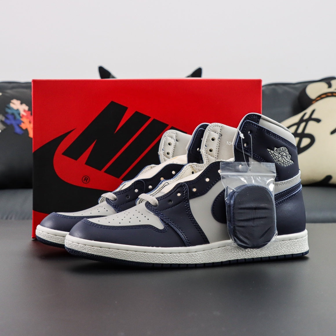 Air Jordan 1 Retro High OG 85 College Navy