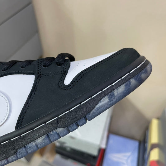 Nike Dunk Panda Pigeon