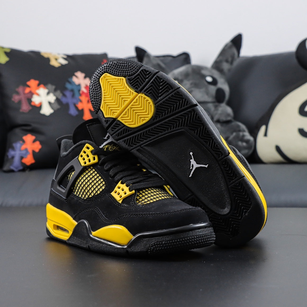 Air Jordan 4 Thunder [2023] - Phantom Kicks