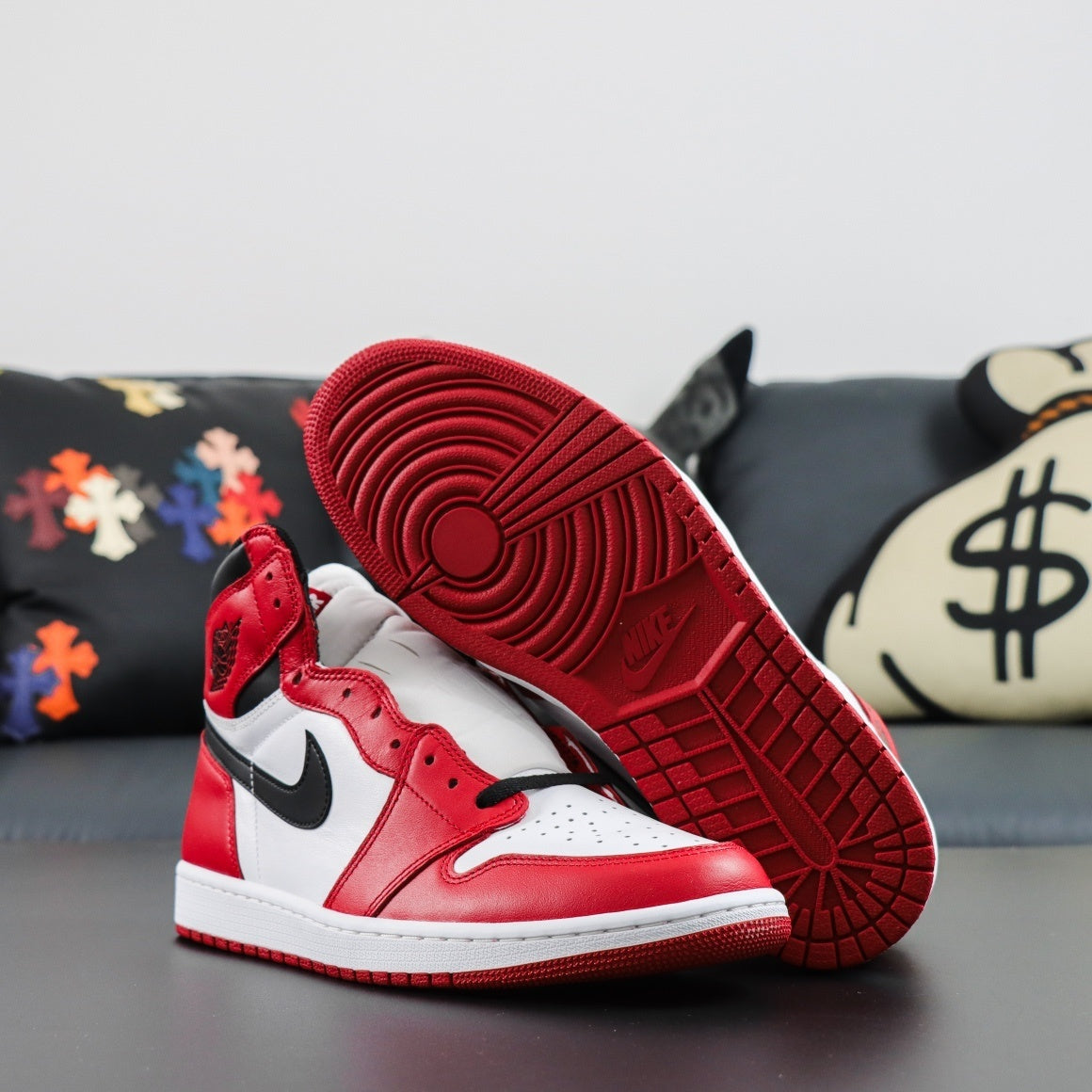 Air Jordan 1 Retro High OG Chicago [2015]