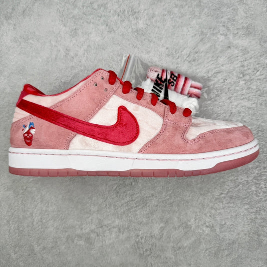 Nike SB Dunk Strange Love
