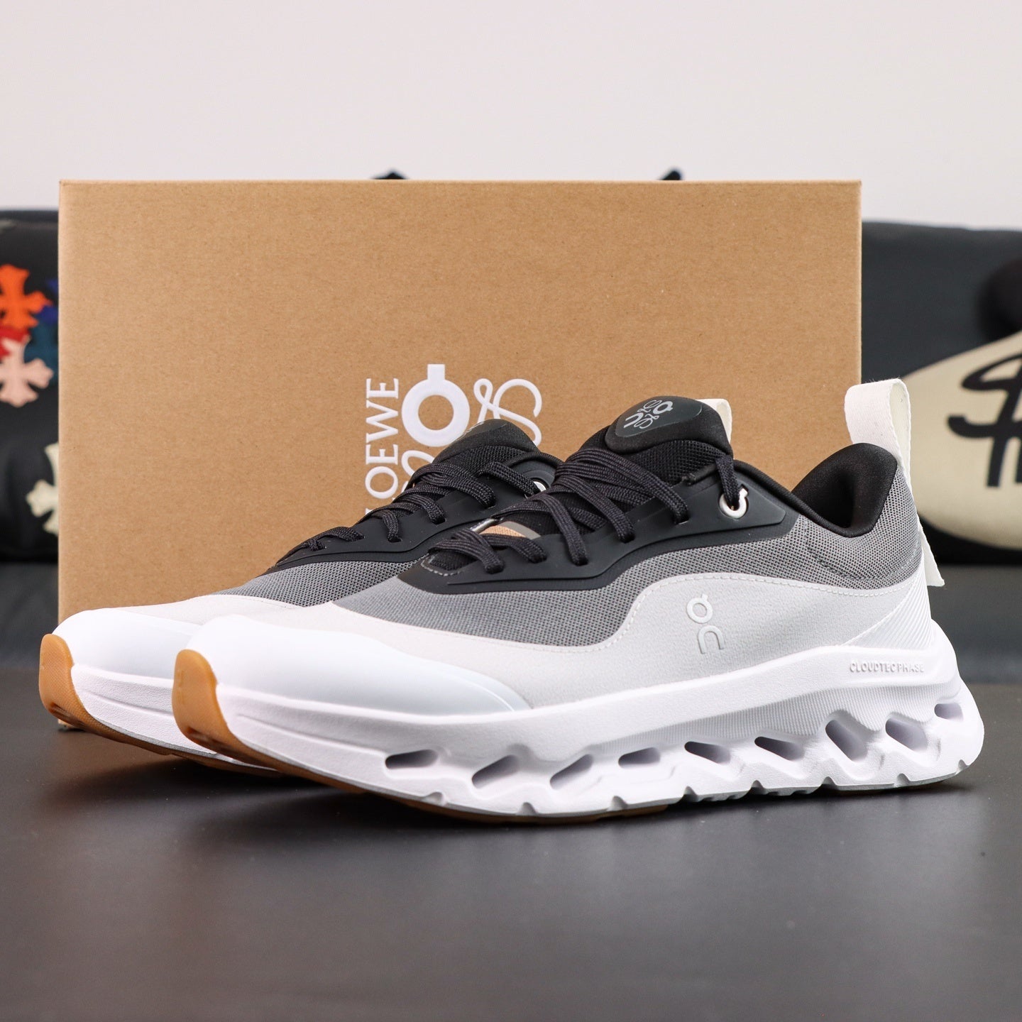 Cloudsurfer black and white