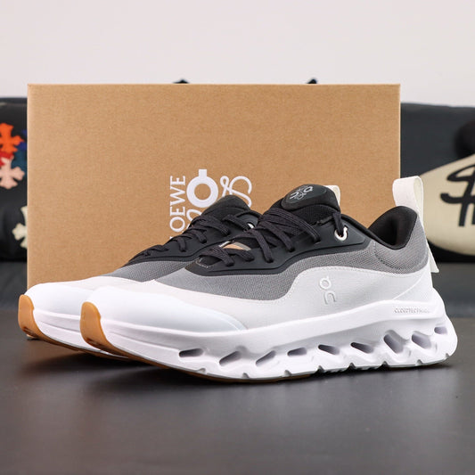 Cloudsurfer black and white