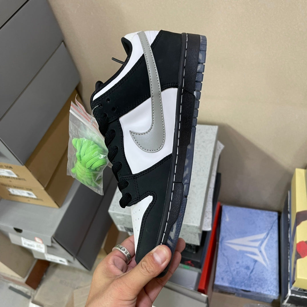 Nike Dunk Panda Pigeon