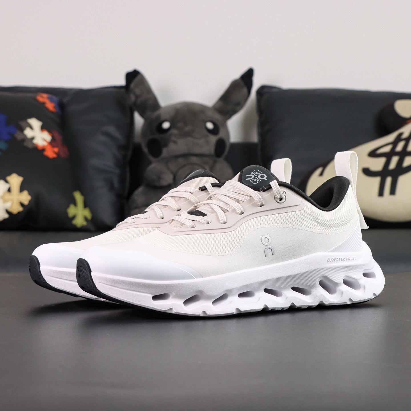 Cloudsurfer white and black