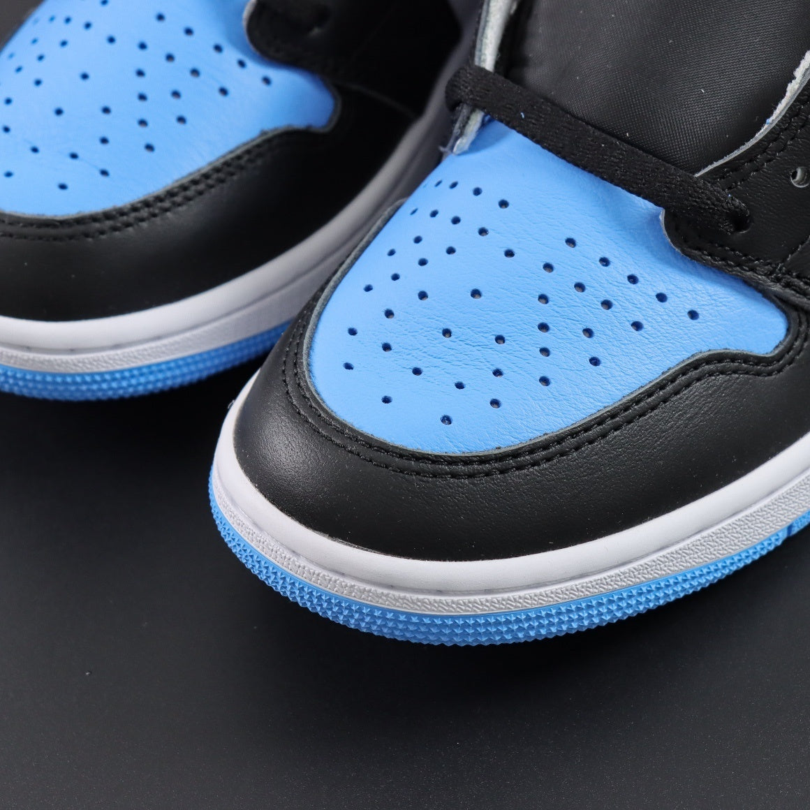 Air Jordan 1 Retro OG High UNC Black Toe