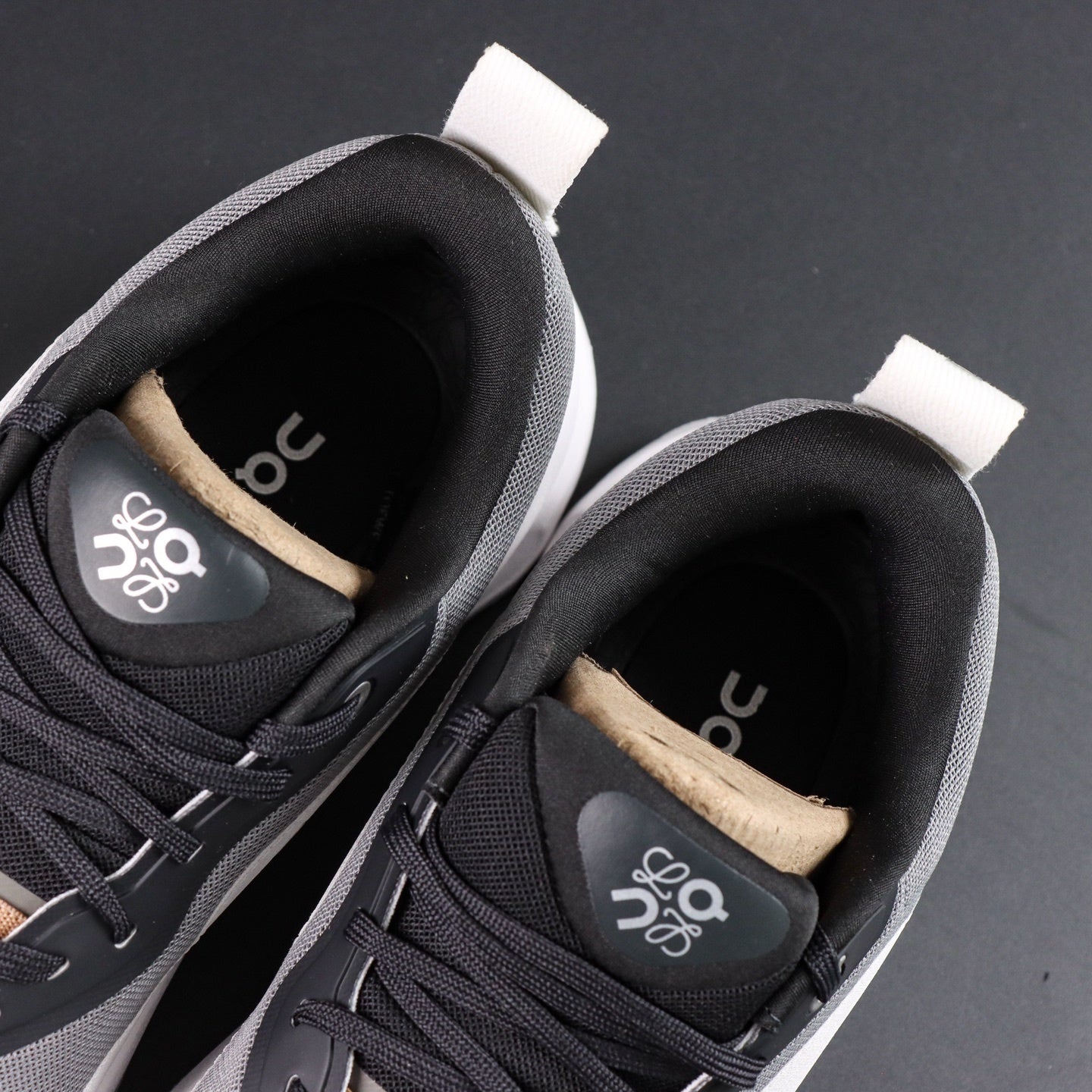 Cloudsurfer black and white