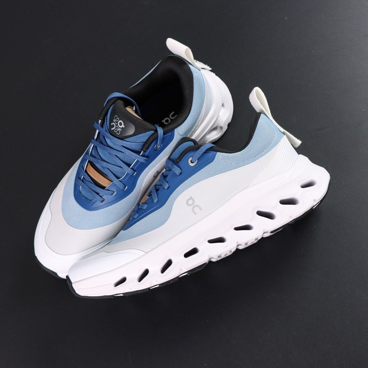 Cloudsurfer white and blue