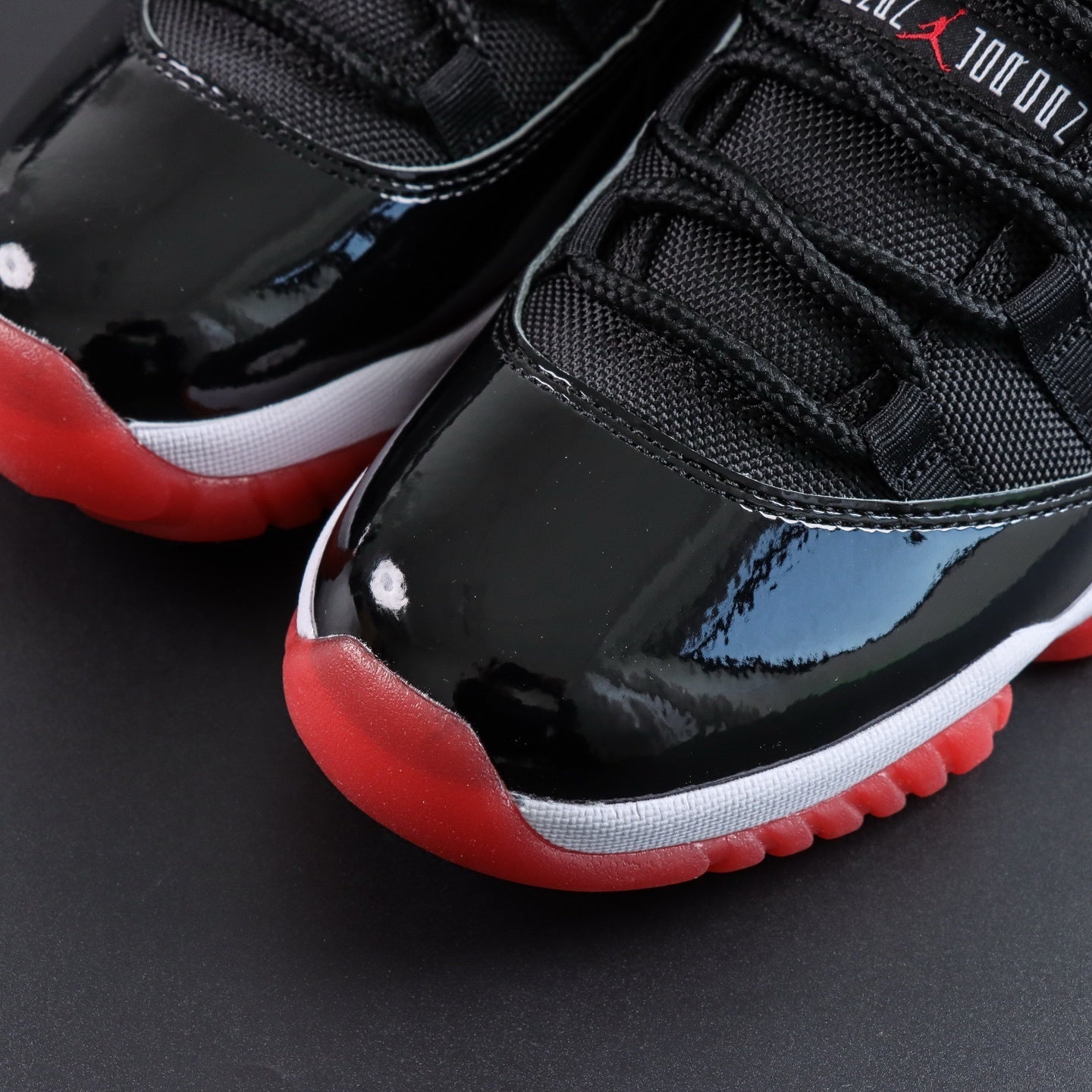 Air Jordan 11  Retro Low Bred