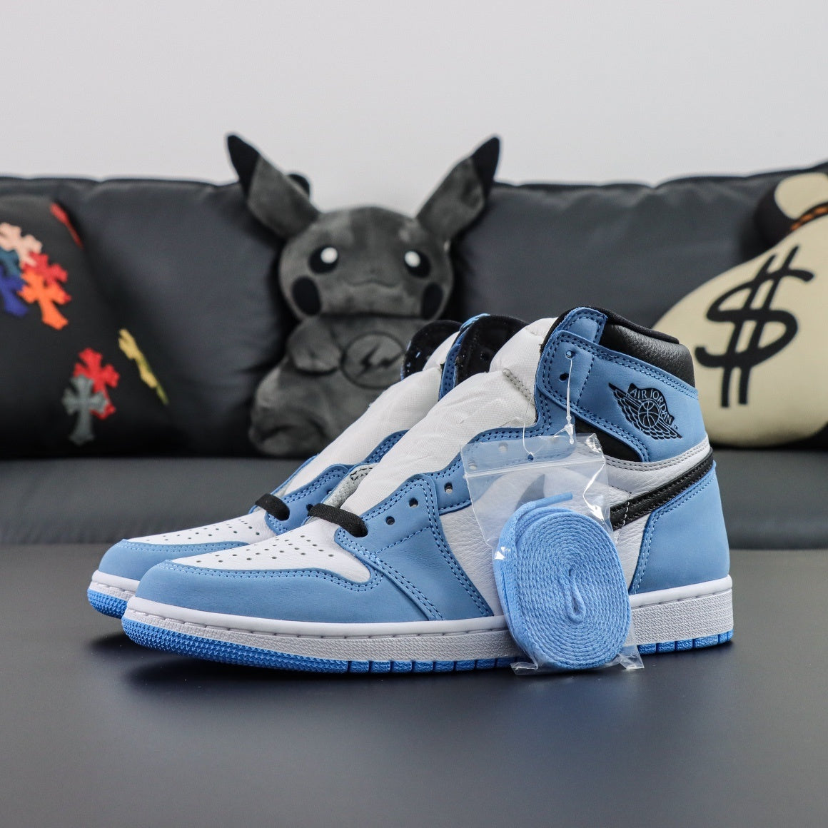 Air Jordan 1 Retro OG High University Blue