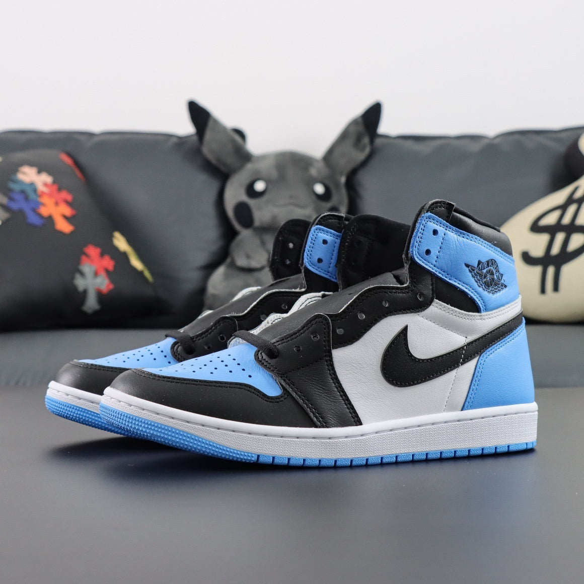 Air Jordan 1 Retro OG High UNC Black Toe