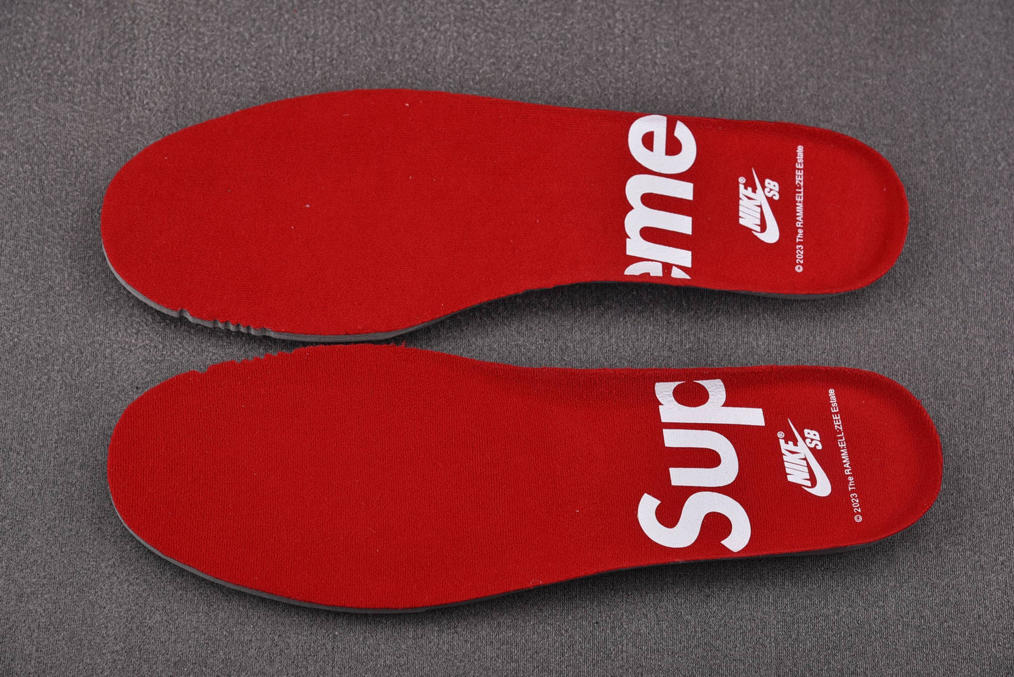 Nike SB Dunk x Supreme