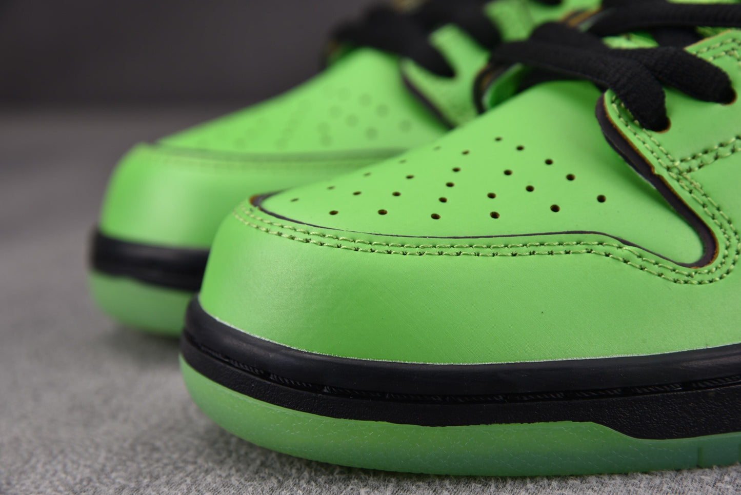 Nike SB Dunk Molly Powerpuff