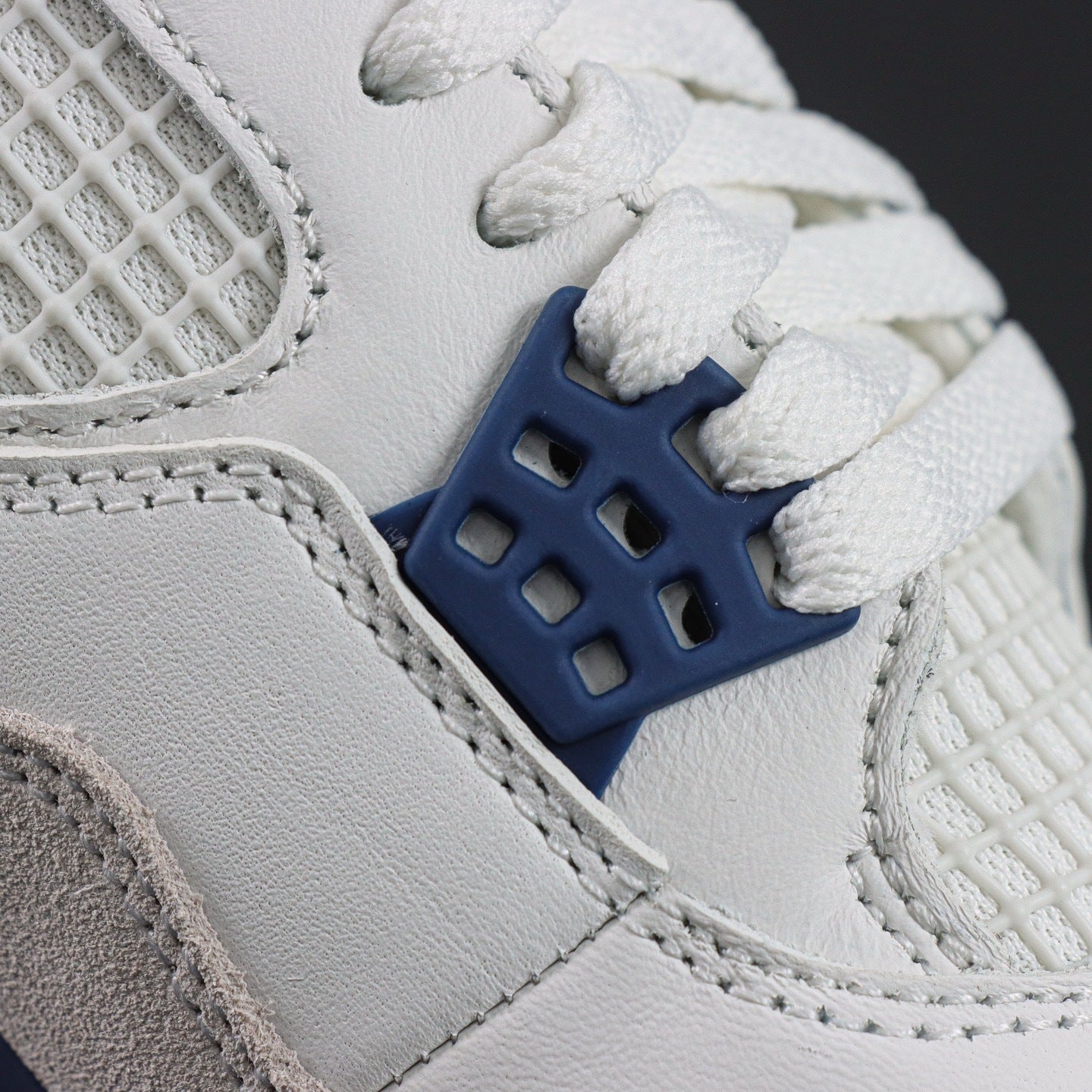 Air Jordan 4 x Nike SB Varsity Red