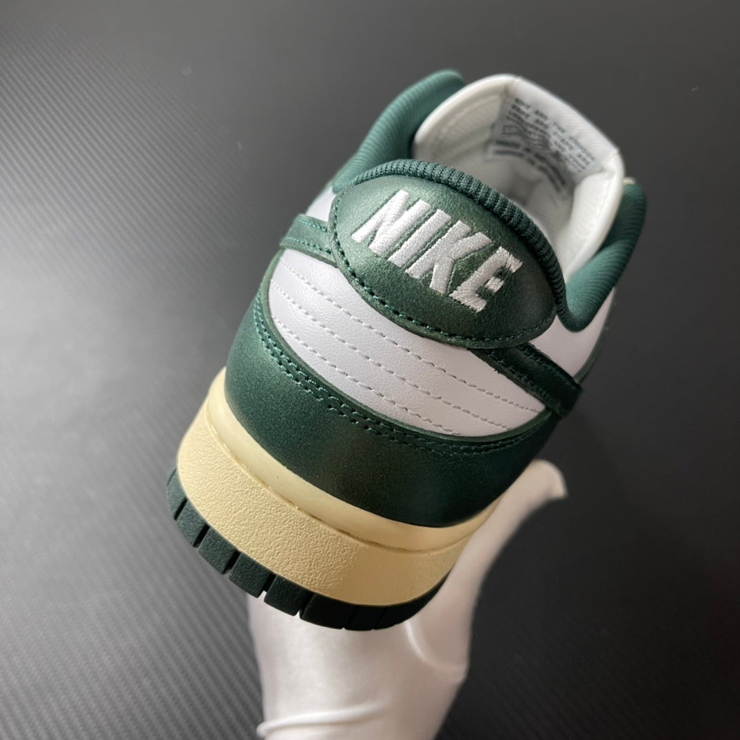 Nike Dunk Vintage Green