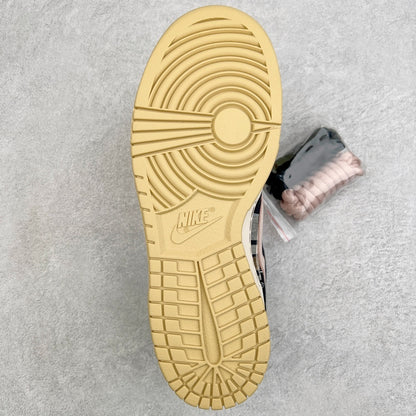 Nike SB Dunk x Travis Scott