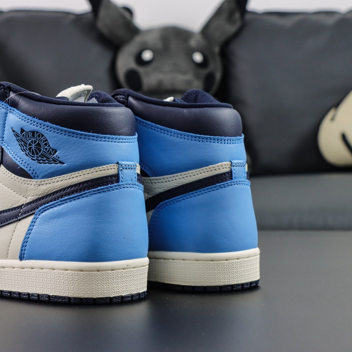 Air Jordan 1 Retro High OG Obsidian