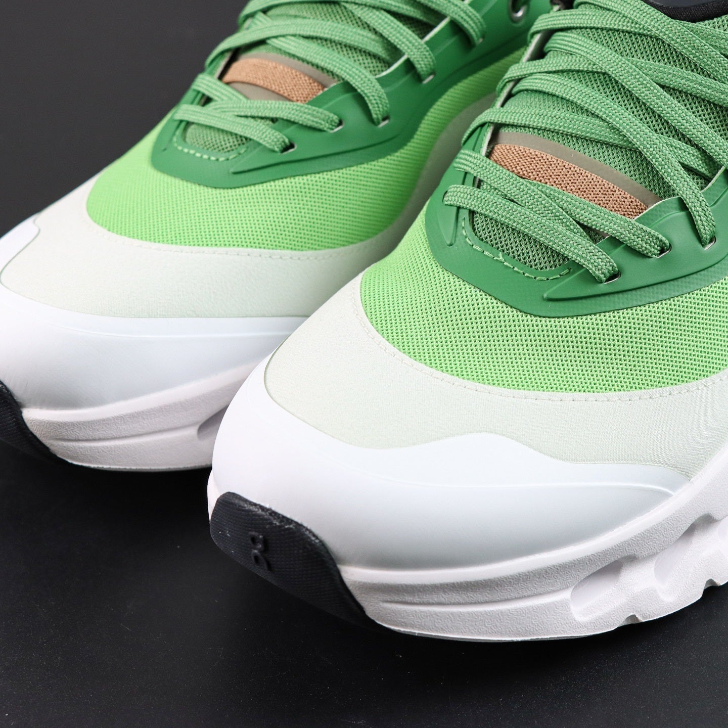 Cloudsurfer white and green