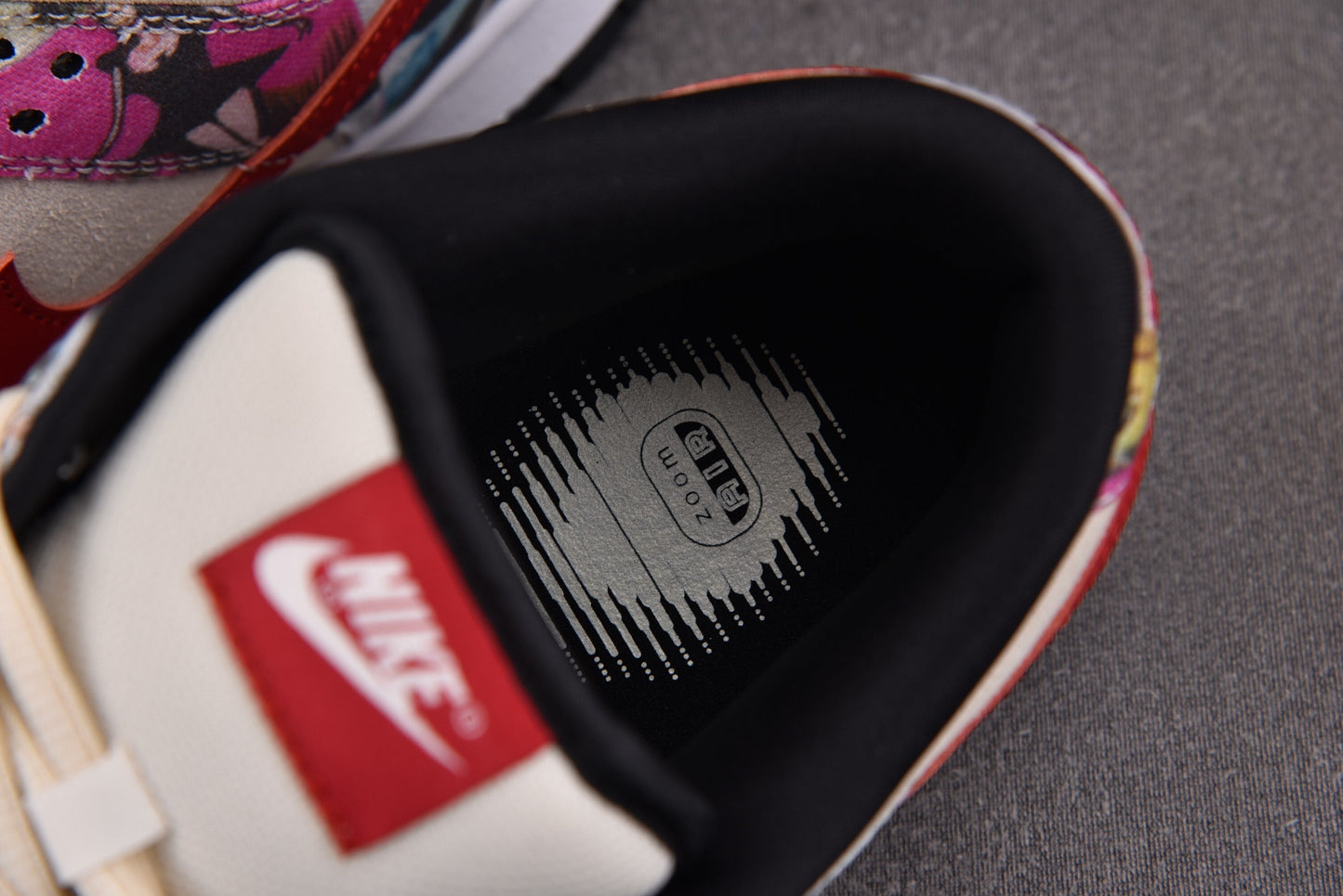 Nike SB Dunk SE Paris